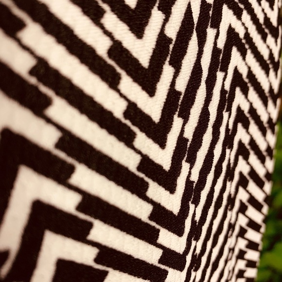 Robbie Bee Signature Black White ZigZag Stripped Dress Red Lining Size Medium - Picture 4 of 6